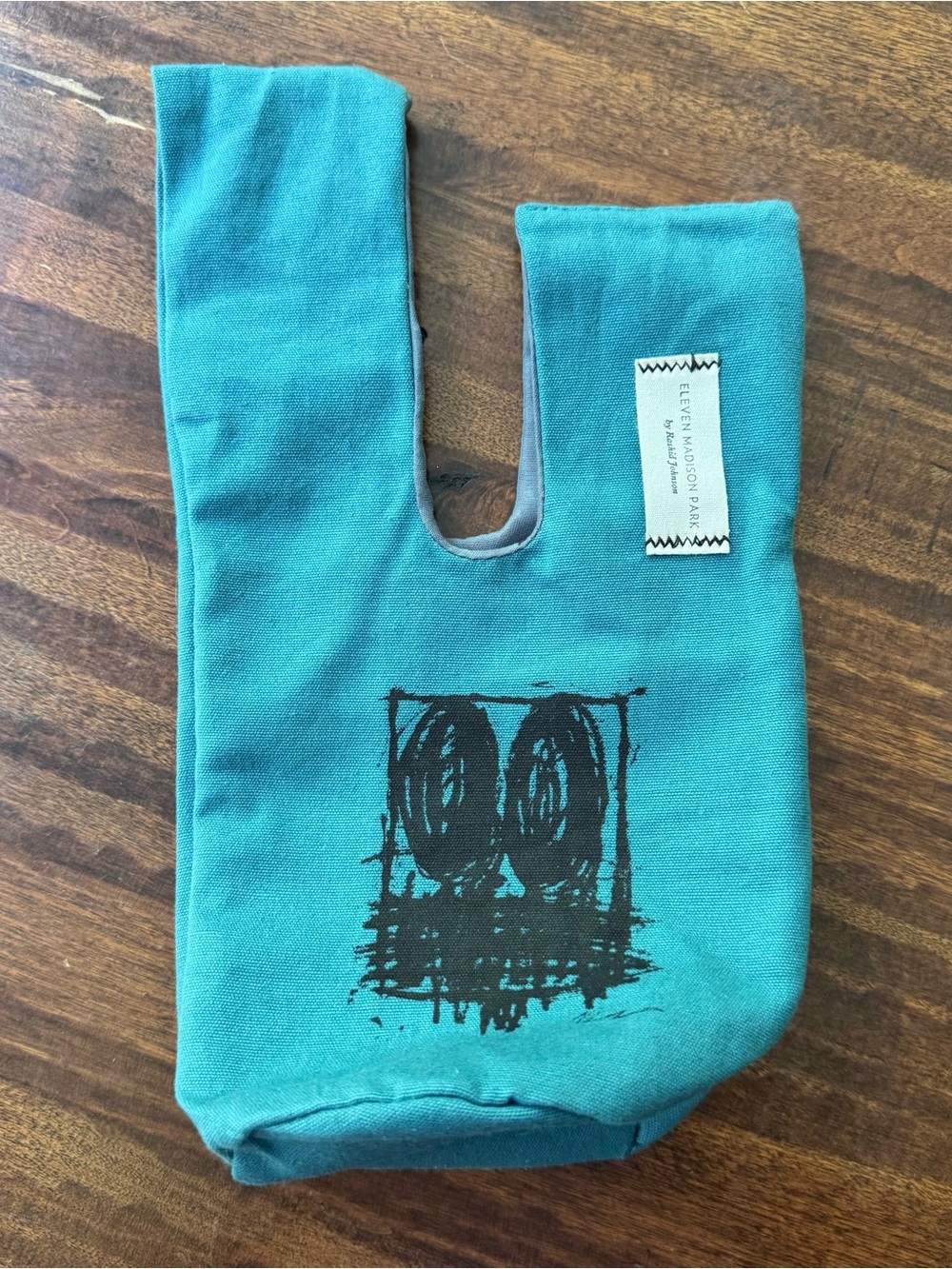 Reusable canvas gift bag from the Michelin ⭐️⭐️⭐️ restaurant Eleven Madison Park